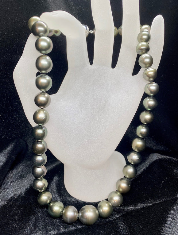 14ct White Gold Black Tahitian Pearl Necklace