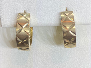 9ct Yellow Gold Diamond Cut Huggie Earrings