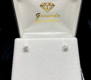 9ct White Gold Brilliant Cut Diamond Butterfly Stud Earrings