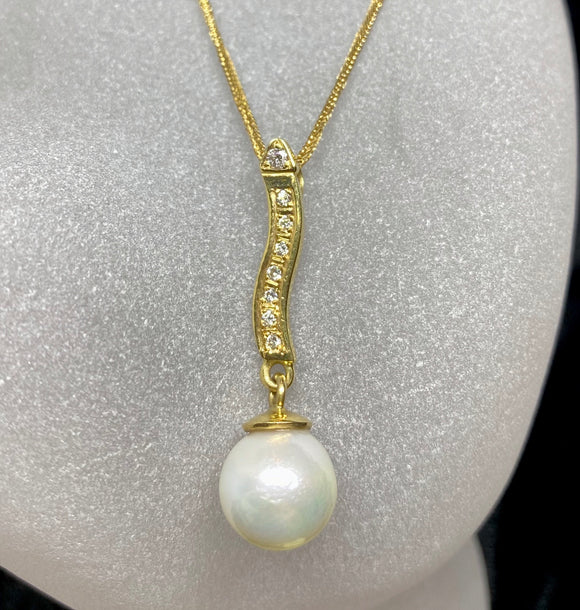 18ct Yellow Gold South Sea Pearl Diamond Pendant