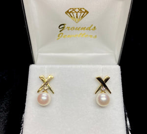 18ct Yellow Gold White Fresh Water Pearl Diamond Stud Earrings