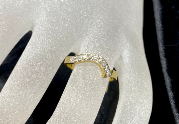 18ct Yellow Gold V Shape Diamond Ring