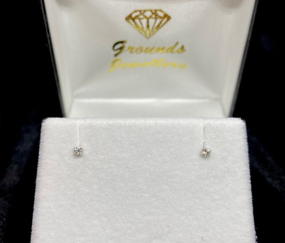 18ct White Gold Brilliant Cut Diamond Stud Earrings