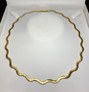 ONE ONLY 18ct Yellow Gold Flat Wave Mesh Necklace