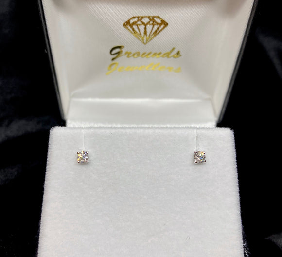 18ct White Gold Brilliant Cut Diamond Stud Earrings