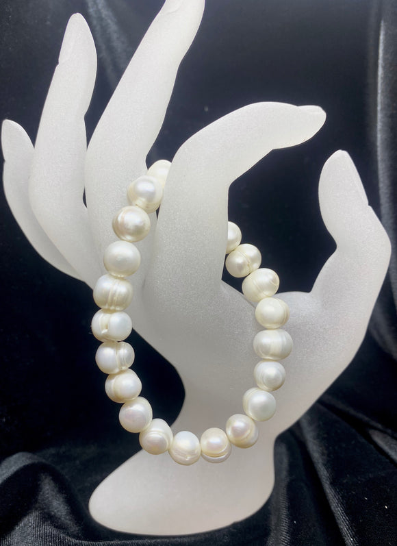 White Fresh Water Pearl Elastic Bracelet