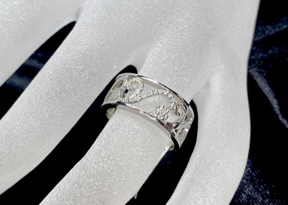 9ct White Gold Wide Arrow Detail Diamond Ring