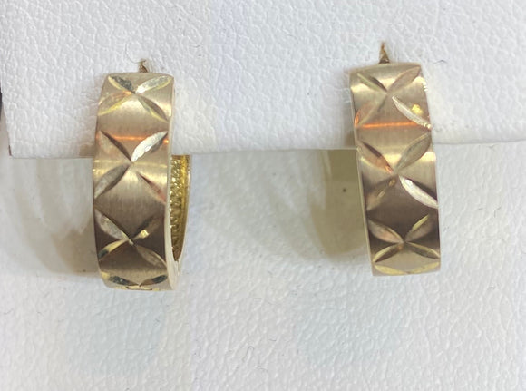 9ct Yellow Gold Diamond Cut Huggie Earrings