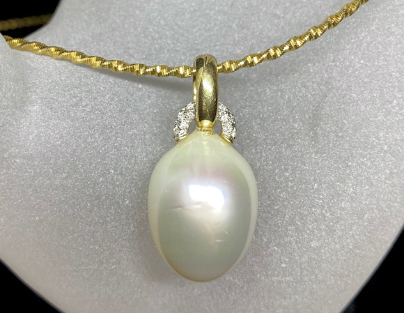 18ct Yellow Gold White Oval South Sea Pearl Diamond Pendant